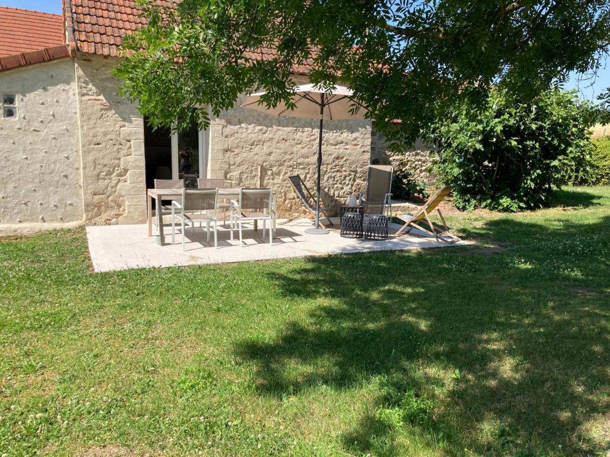 Petite Maison A La Campagne Saint-Germain-des-Fosses ภายนอก รูปภาพ